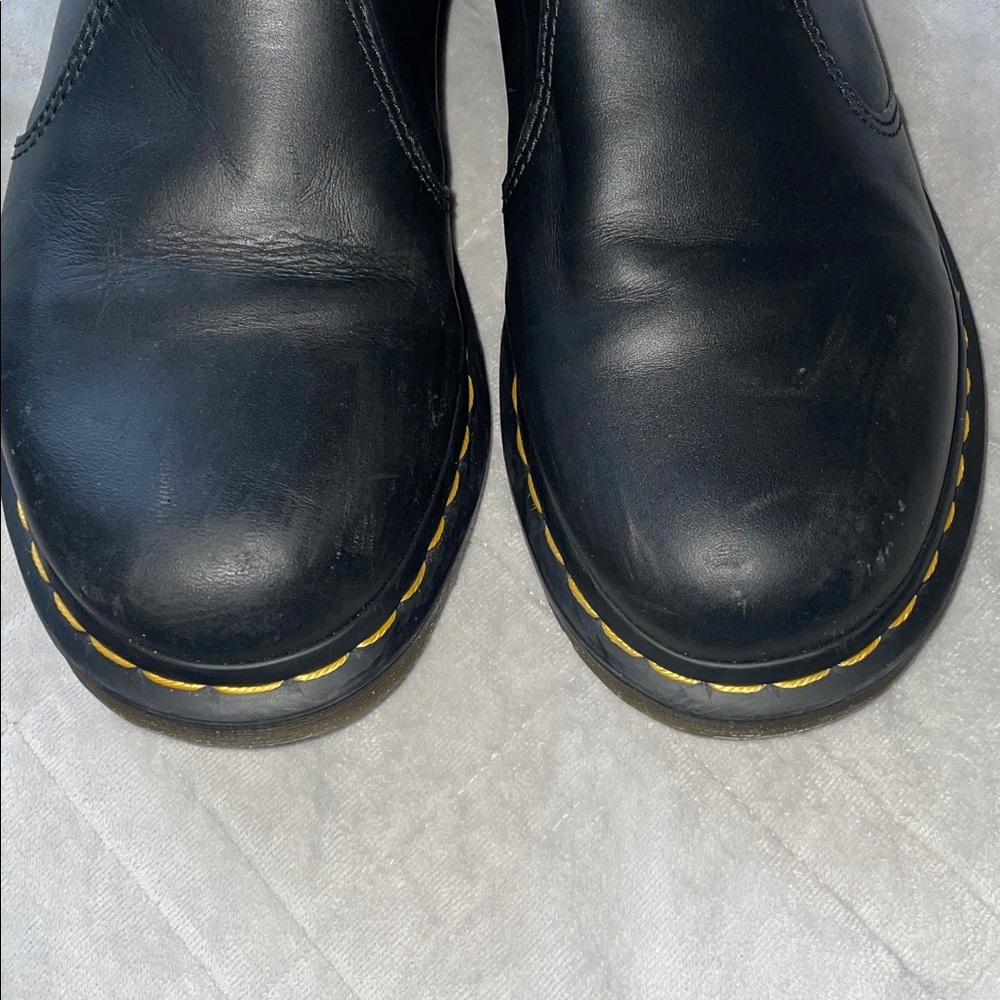 *SOLD* DR. MARTENS 2976 Yellow Stitch Smooth  Leather Chelsea Boots sz 9 - Picture 7 of 12